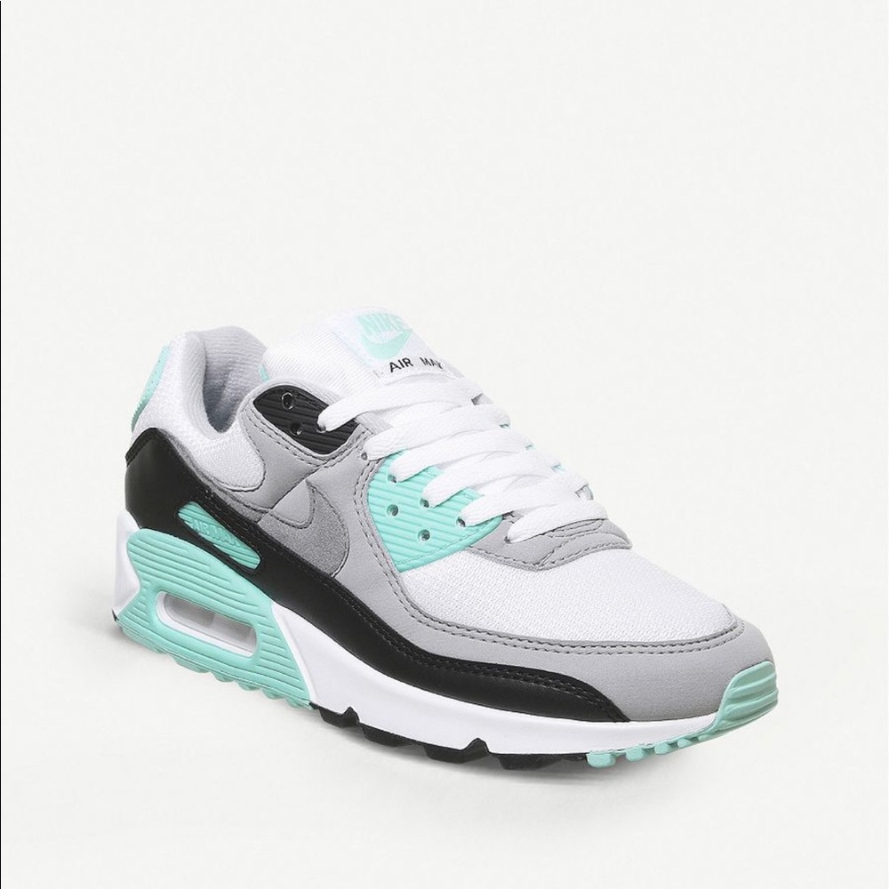NIKE - Picture 3 of 4